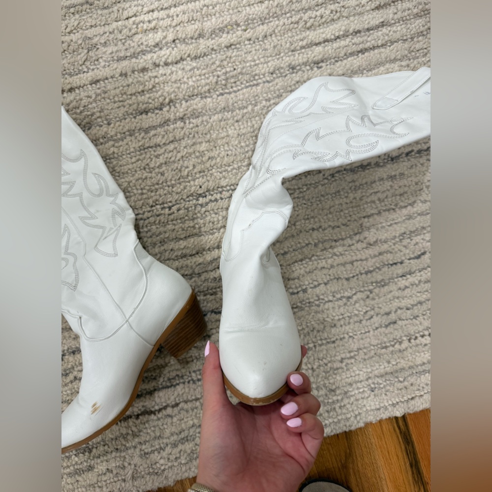 White Western-Style Women's Boots - Picture 7 of 8